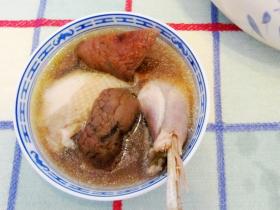 红菇土鸡汤的做法