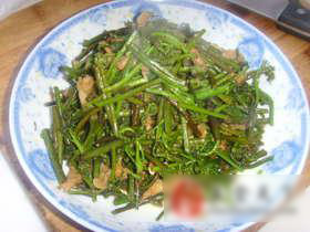 蕨菜炒肉的做法